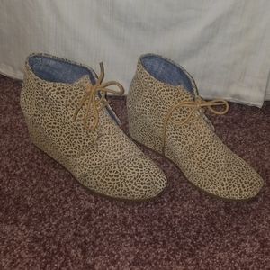 Tom's womens ankle booties with wedge heel